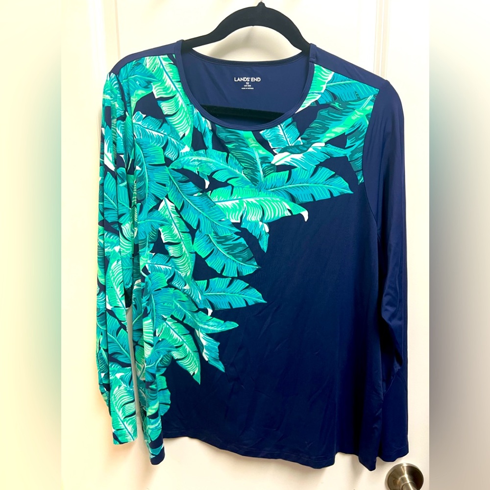 Lands’ End crew neck long sleeve swim shirt. UPF 50 sun protection. Size 1x